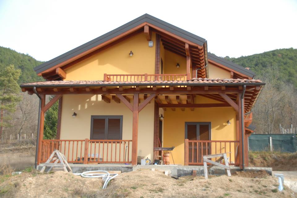 Casa din lemn lamelar cu mansarda